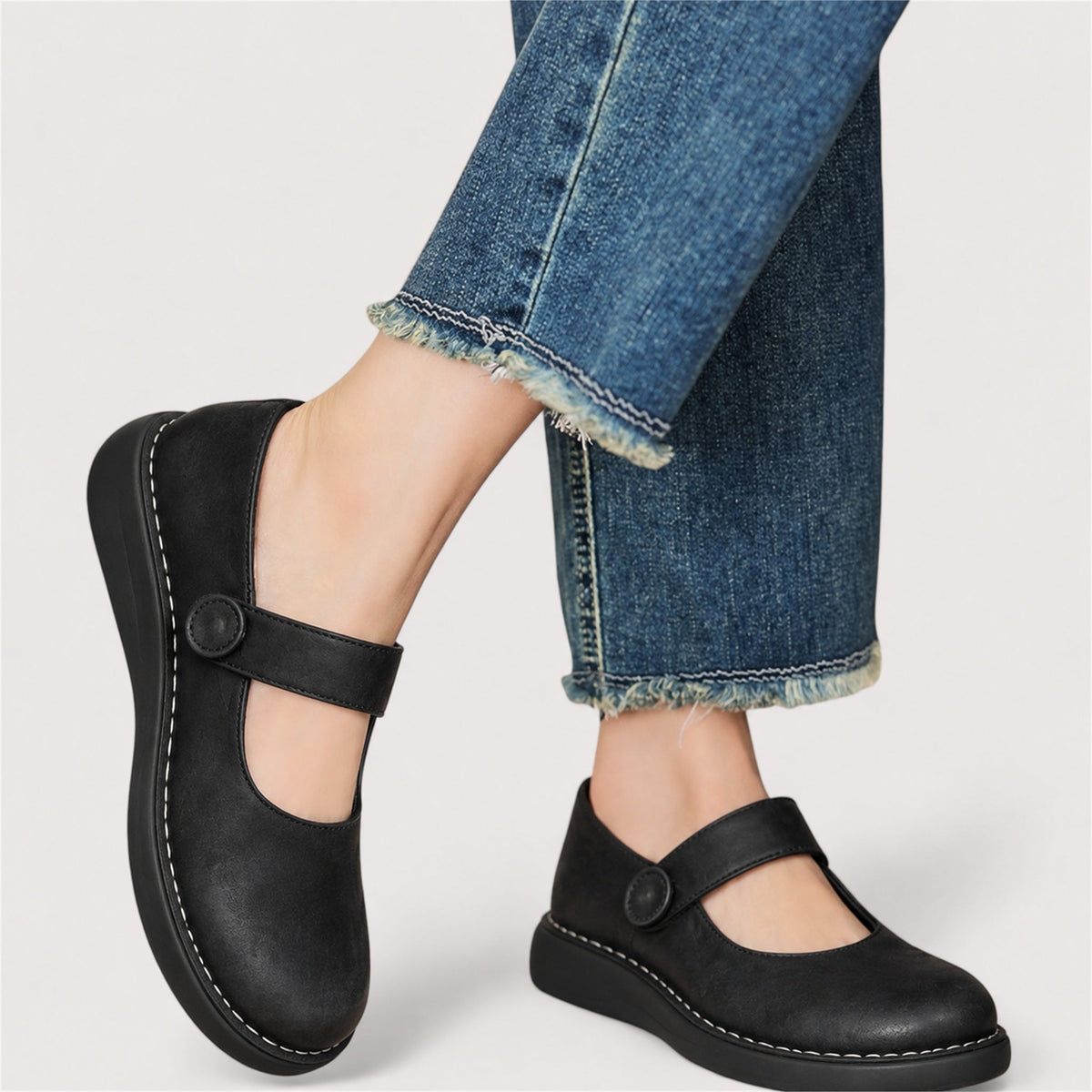 Winifred comfort shoes in Black, worn